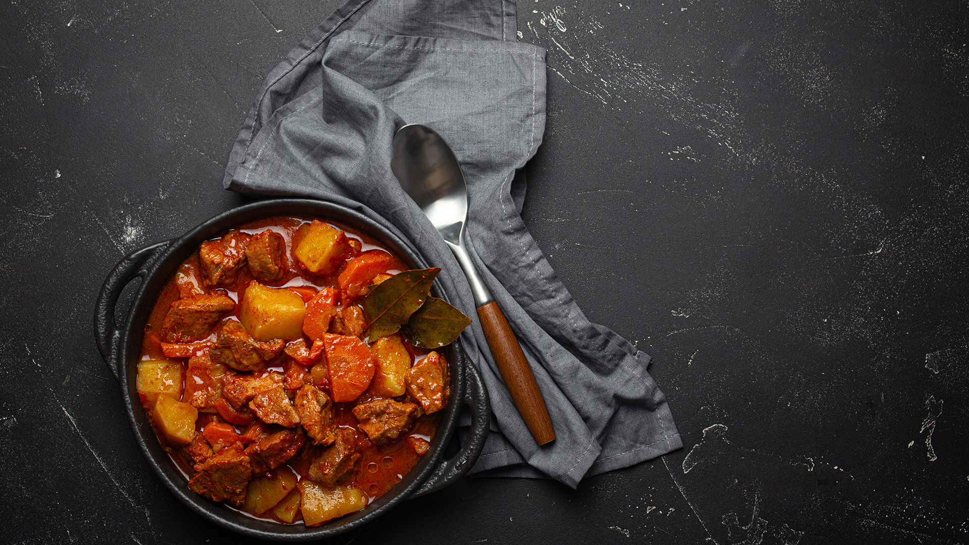 nona_0000s_0003_beef-meat-stew-with-potatoes-carrot-delicious-gravy